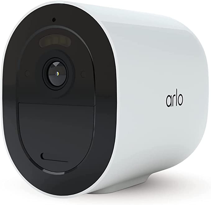 La foto mostra la telecamera di sorveglianza Arlo Go v2, una soluzione avanzata di sicurezza che offre una connessione cellulare LTE integrata per la trasmissione dei dati. La telecamera ha un design moderno e compatto, con una lente di precisione sulla parte frontale e un supporto regolabile sulla parte posteriore per il montaggio su pareti o superfici piane. La presenza della connessione dati cellulare LTE integrata consente alla telecamera di funzionare in modo indipendente da una rete Wi-Fi, consentendo l'accesso alle immagini e ai video in tempo reale da qualsiasi luogo tramite l'app mobile Arlo. La telecamera è dotata di una funzione di visione notturna avanzata, che consente di catturare immagini nitide e di alta qualità anche in condizioni di scarsa illuminazione. Inoltre, la telecamera è resistente alle intemperie, con una classificazione IP65, il che la rende ideale per l'uso in ambienti esterni. La soluzione di sorveglianza Arlo Go v2 è una scelta affidabile e conveniente per la sicurezza delle proprietà, sia per uso domestico che professionale.